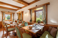breakfast room in Tyrolean style in Birkenhof Frühstücksraum im Rosenhof und Birkenhof in Mayrhofen